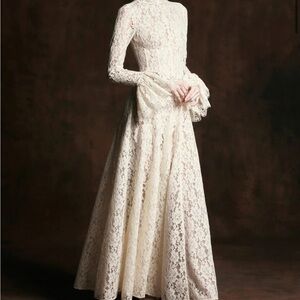 Chic Long Sleeve Lace Dress in White Ivory/Cream NWT